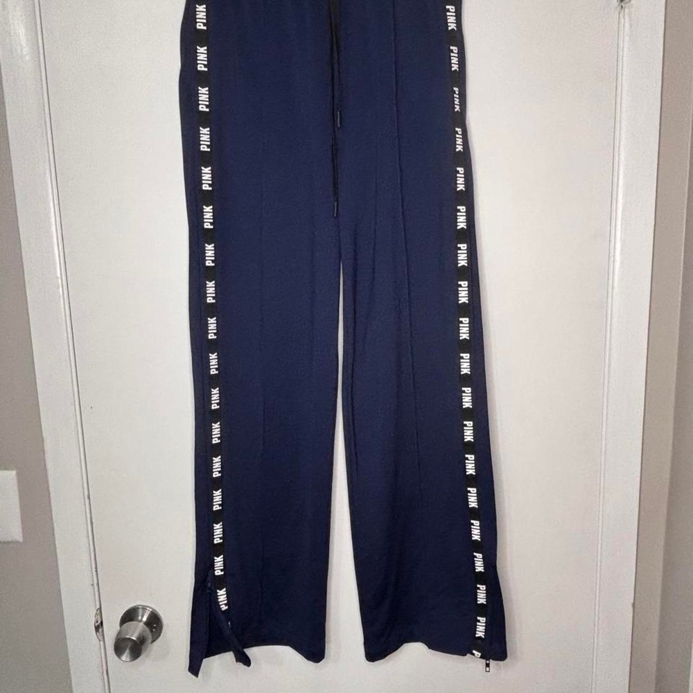 Victoria's Secret PINK navy blue sweatpants with white logo tape.‎ Size S